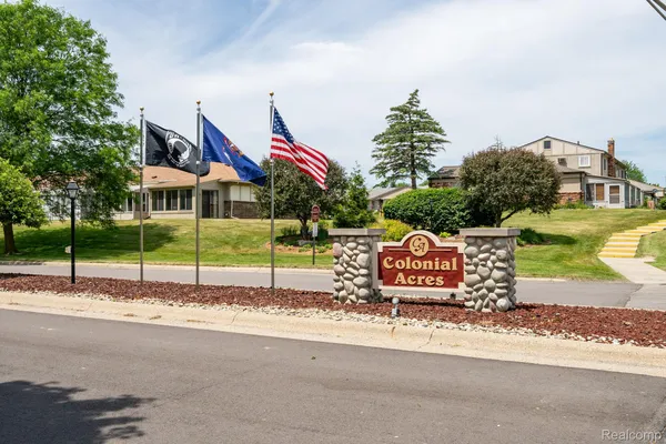 Property Slideshow image 2 of 34 | 61957 ticonderoga dr 1, Southlyoncity_oakland, MI, 48178