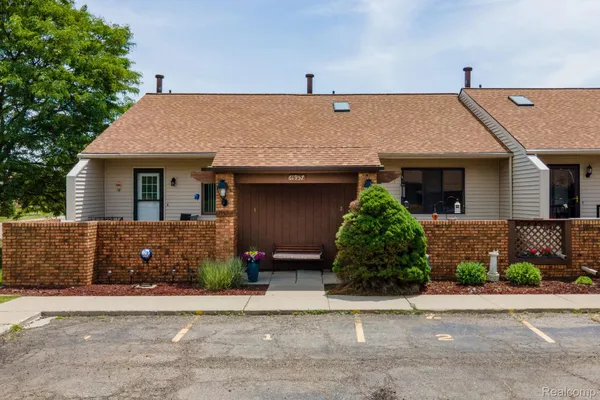 Property Slideshow image 3 of 34 | 61957 ticonderoga dr 1, Southlyoncity_oakland, MI, 48178
