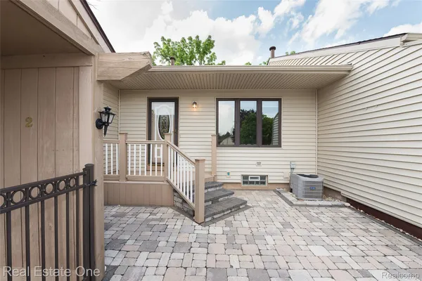 Property Slideshow image 3 of 38 | 62292 yorktown dr 2, Southlyoncity_oakland, MI, 48178