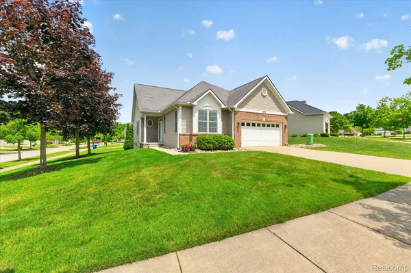 Property Slideshow image 3 of 47 | 3576 riverside dr, Auburnhillscity_oakland, MI, 48326