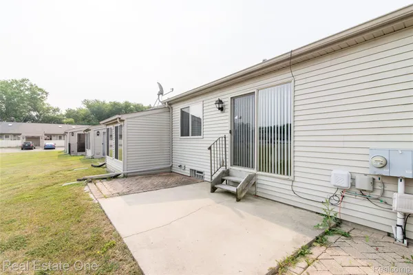 Property Slideshow image 2 of 28 | 61702 williamsburg 2, Southlyoncity_oakland, MI, 48178