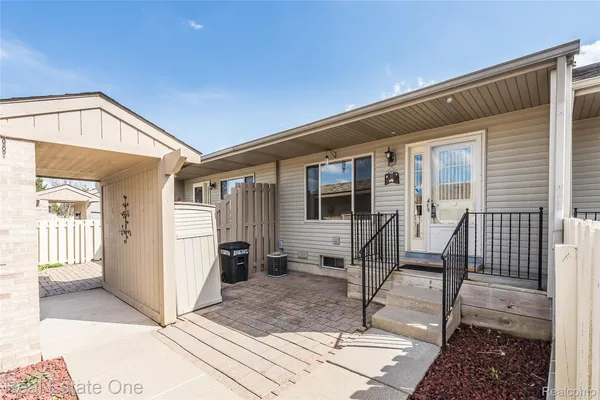 Property Slideshow image 3 of 32 | 62181 arlington cir 4, Southlyoncity_oakland, MI, 48178