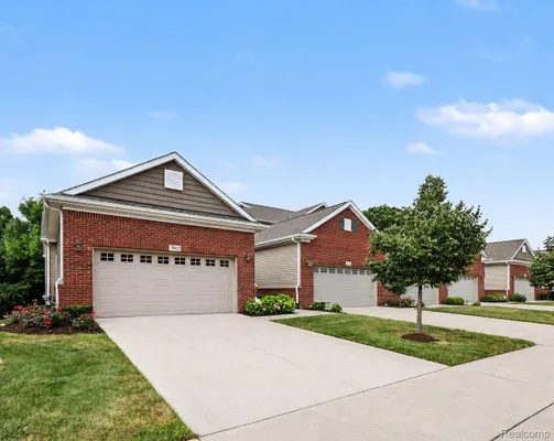 Property Slideshow image 2 of 24 | 3045 bridgewater rd 5, Auburnhillscity_oakland, MI, 48326