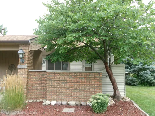 Property Slideshow image 3 of 12 | 25111 hamilton ct 6, Southlyoncity_oakland, MI, 48178