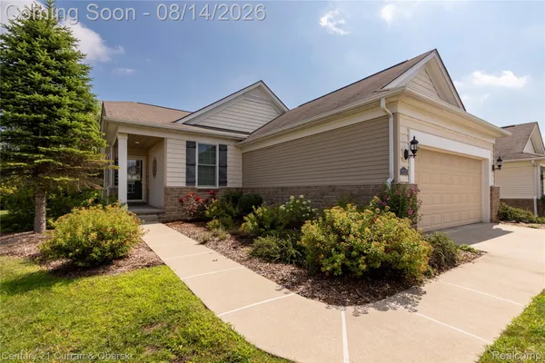 Property Slideshow image 2 of 49 | 26335 rock lake ct, Brownstownchartertownship_wayne, MI, 48134