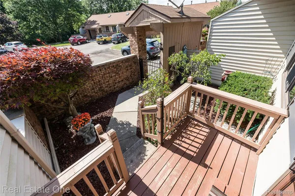Property Slideshow image 3 of 37 | 25104 hamilton ct # 4, South Lyon, MI, 48178