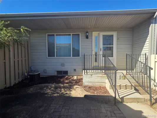 Property Slideshow image 2 of 15 | 62310 arlington cir unit 4, South Lyon, MI, 48178