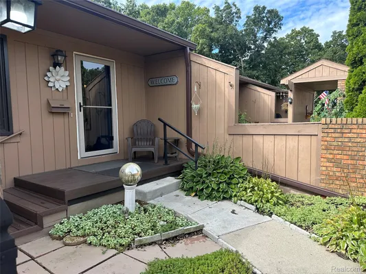 Property Slideshow image 2 of 20 | 25411 concord ln # 4, South Lyon, MI, 48178