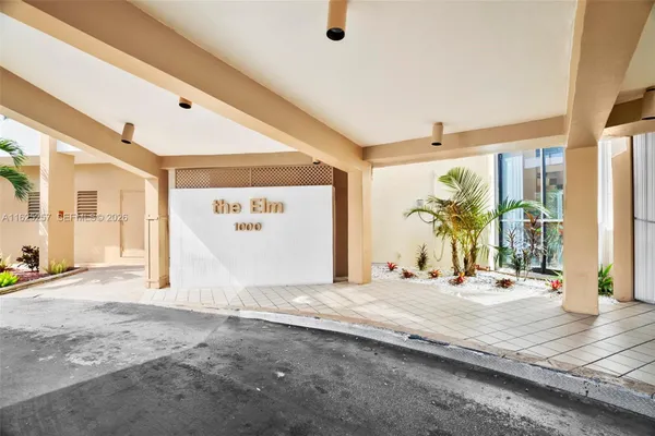 Property Slideshow image 3 of 29 | 1000 saint charles pl 522, Pembroke Pines, FL, 33026