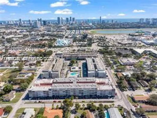 Property Slideshow image 2 of 27 | 215 se 3rd ave 101a, Hallandale Beach, FL, 33009