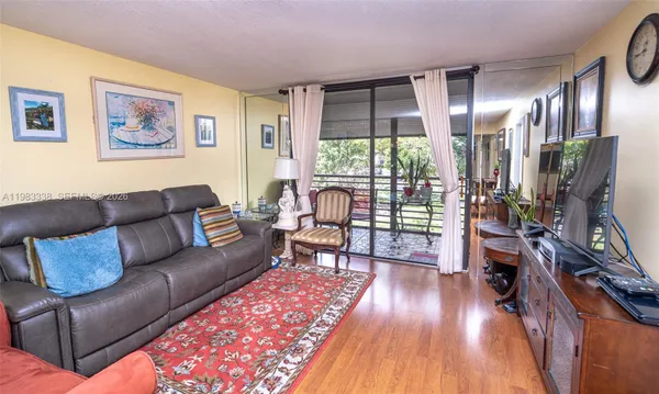 Property Slideshow image 3 of 66 | 1000 colony point cir 203, Pembroke Pines, FL, 33026