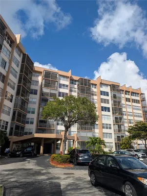 Property Slideshow image 2 of 26 | 1000 saint charles pl 519, Pembroke Pines, FL, 33026