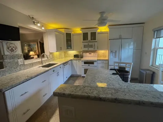 Property Slideshow image 2 of 12 | 281 s hollybrook dr 50205, Pembroke Pines, FL, 33025