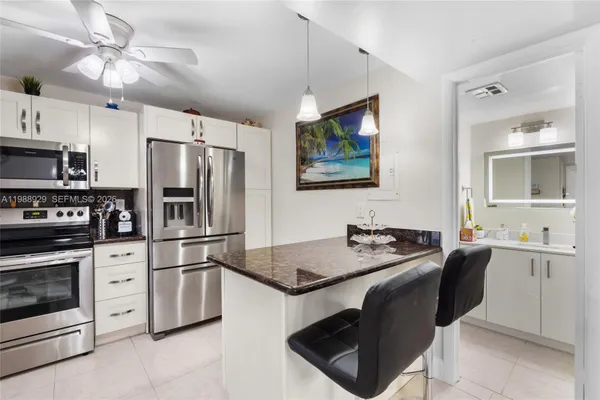 Property Slideshow image 2 of 48 | 9420 s hollybrook lake dr 206, Pembroke Pines, FL, 33025