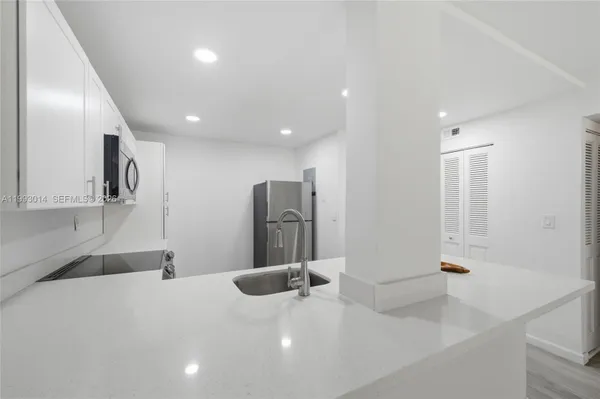 Property Slideshow image 2 of 25 | 7950 w mcnab rd 222, Tamarac, FL, 33321