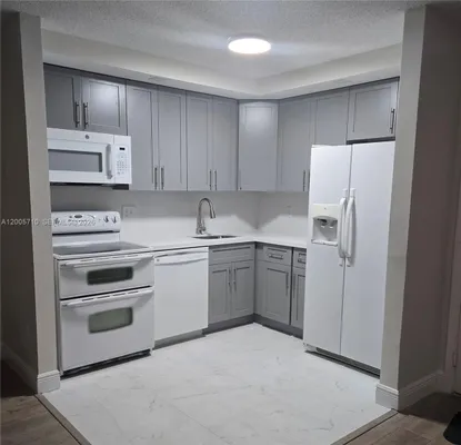Property Slideshow image 2 of 20 | 9610 s belfort cir 107, Tamarac, FL, 33321