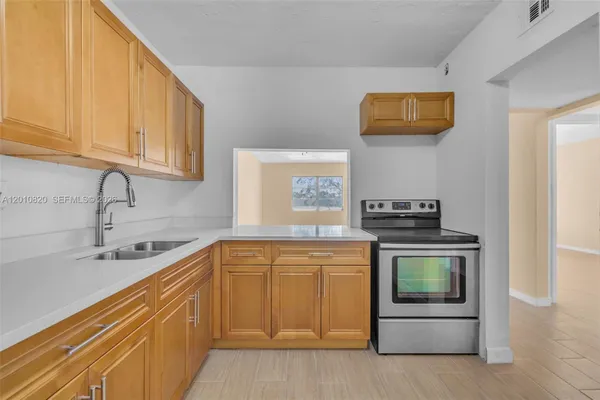 Property Slideshow image 2 of 16 | 18900 ne 3rd ct 520, Miami, FL, 33179