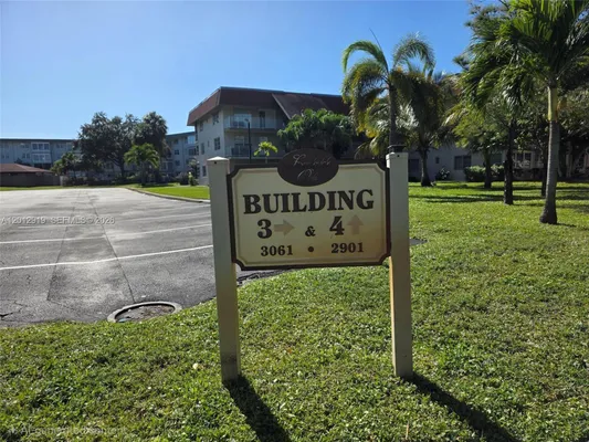 Property Slideshow image 2 of 26 | 2901 nw 47th ter 346a, Lauderdale Lakes, FL, 33313