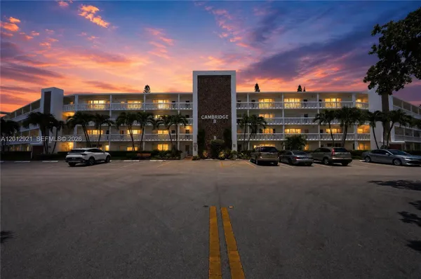 Property Slideshow image 2 of 17 | 3023 cambridge b 3023 3023, Deerfield Beach, FL, 33442