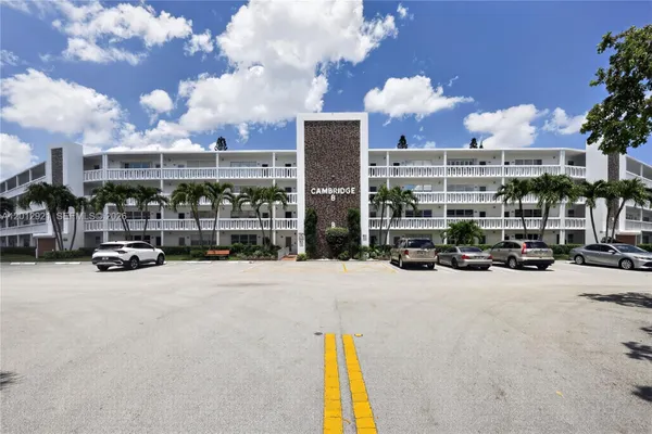 Property Slideshow image 3 of 17 | 3023 cambridge b 3023 3023, Deerfield Beach, FL, 33442