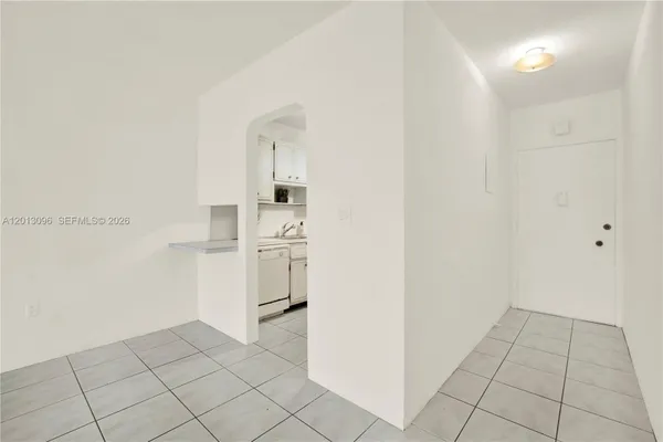 Property Slideshow image 2 of 24 | 285 ne 191st st 2911, Miami, FL, 33179