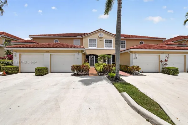 Property Slideshow image 2 of 89 | 12474 crystal pointe dr 101, Boynton Beach, FL, 33437