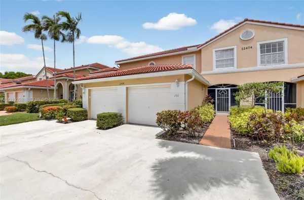 Property Slideshow image 3 of 89 | 12474 crystal pointe dr 101, Boynton Beach, FL, 33437