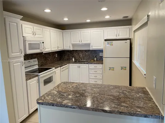 Property Slideshow image 3 of 20 | 8621 nw 12th st d178, Plantation, FL, 33322