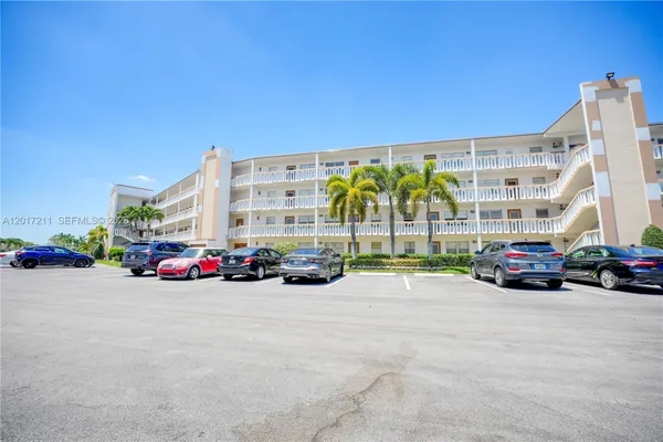 Property Slideshow image 2 of 46 | 4082 e cornwall e 4082, Boca Raton, FL, 33434