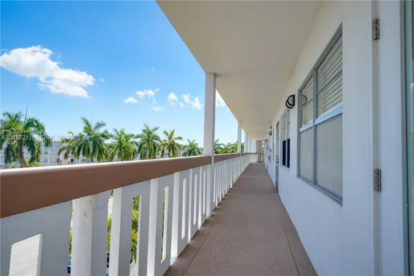 Property Slideshow image 3 of 46 | 4082 e cornwall e 4082, Boca Raton, FL, 33434