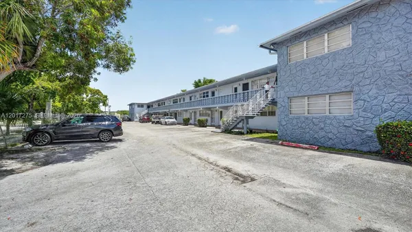 Property Slideshow image 2 of 30 | 300 ne 191st st 219, Miami, FL, 33179