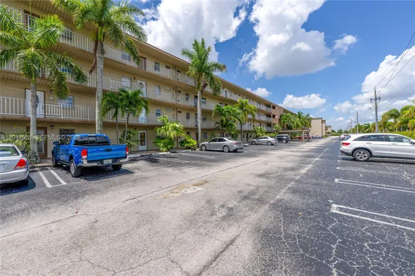 Property Slideshow image 2 of 37 | 330 ne 26th ave 1120, Boynton Beach, FL, 33435