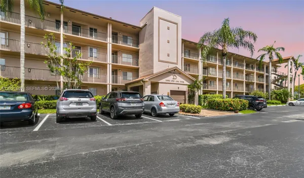 Property Slideshow image 2 of 40 | 1650 sw 124th ter 211d, Pembroke Pines, FL, 33027