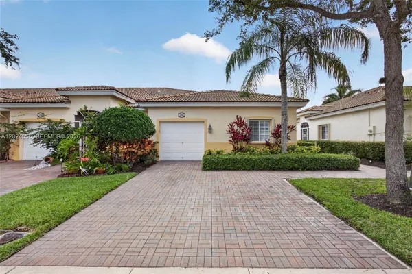 Property Slideshow image 2 of 49 | 2368 windjammer way, West Palm Beach, FL, 33411