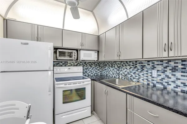 Property Slideshow image 3 of 30 | 3029 berkshire b 3029 3029, Deerfield Beach, FL, 33442