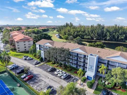 Property Slideshow image 2 of 38 | 900 sw 125th way 304r, Pembroke Pines, FL, 33027