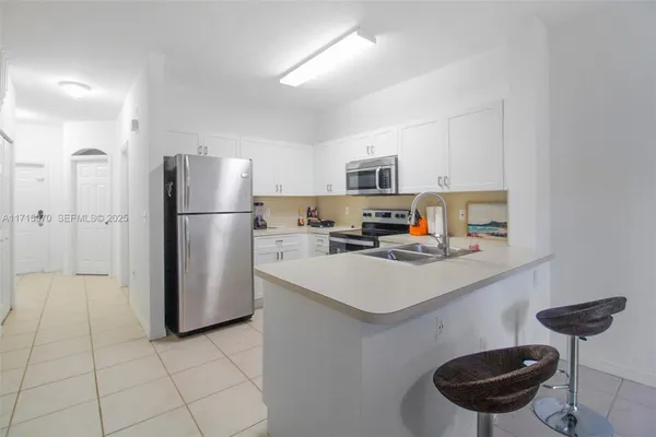 Property Slideshow image 3 of 31 | 7854 catalina cir, Tamarac, FL, 33321