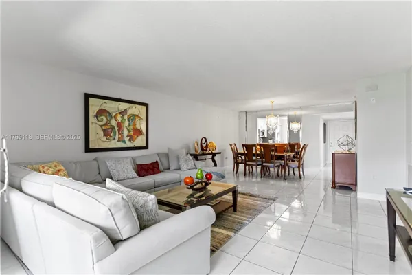 Property Slideshow image 3 of 50 | 5876 regal glen dr 101, Boynton Beach, FL, 33437