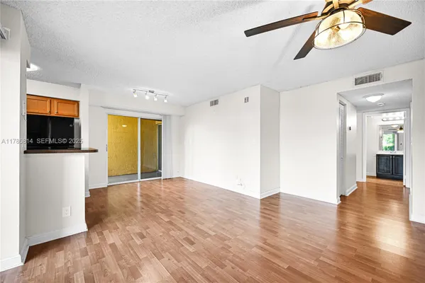 Property Slideshow image 2 of 40 | 7640 westwood dr 404, Tamarac, FL, 33321