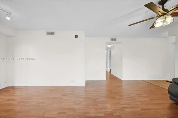 Property Slideshow image 3 of 40 | 7640 westwood dr 404, Tamarac, FL, 33321
