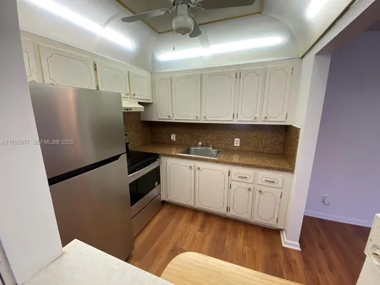 Property Slideshow image 3 of 15 | 381 fanshaw j 381 381, Boca Raton, FL, 33434
