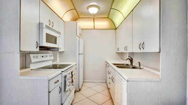 Property Slideshow image 2 of 42 | 3087 newport s 3087, Deerfield Beach, FL, 33442