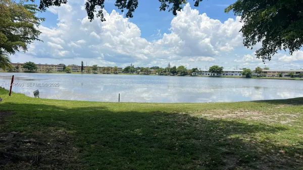Property Slideshow image 2 of 17 | 19080 ne 3rd ct 307, Miami, FL, 33179