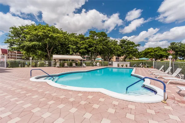 Property Slideshow image 2 of 24 | 1040 country club dr 309, Margate, FL, 33063