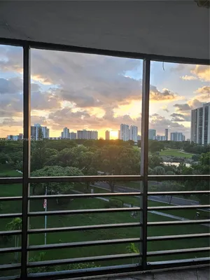 Property Slideshow image 2 of 37 | 20400 w country club dr 711, Aventura, FL, 33180