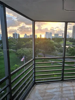Property Slideshow image 3 of 37 | 20400 w country club dr 711, Aventura, FL, 33180