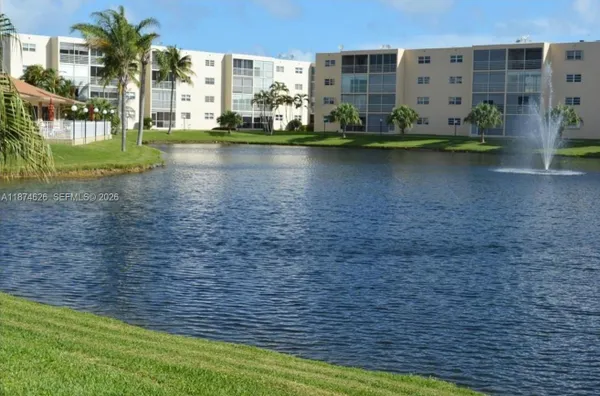 Property Slideshow image 2 of 42 | 425 se 11th ter 403, Dania Beach, FL, 33004