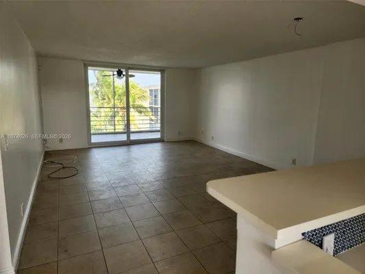 Property Slideshow image 3 of 42 | 425 se 11th ter 403, Dania Beach, FL, 33004