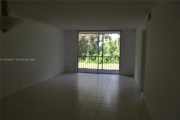 Property Slideshow image 3 of 24 | 300 s hollybrook dr 203, Pembroke Pines, FL, 33025