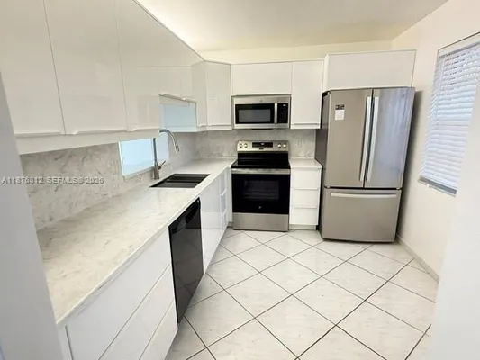 Property Slideshow image 2 of 58 | 1025 se 4th ave 101, Dania Beach, FL, 33004